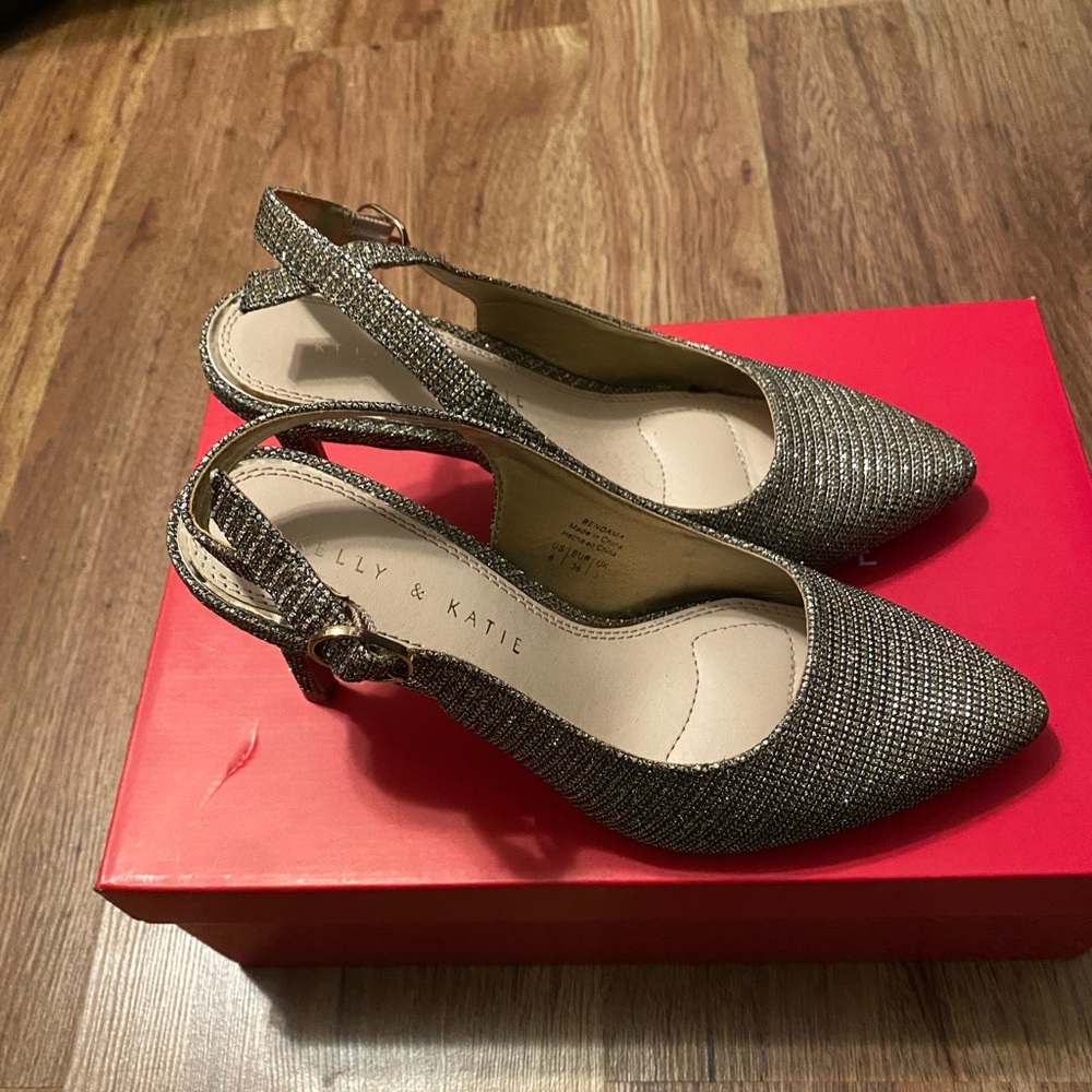 Kelly and Katie Gold Sparkly Heels size 6